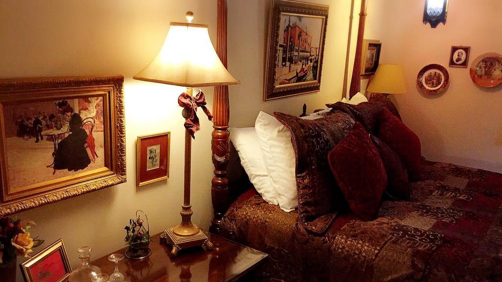The Stone Hedge Bed And Breakfast Ричмънд Стая снимка