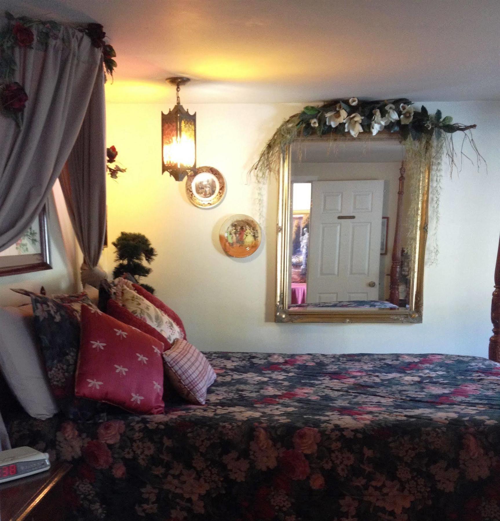 The Stone Hedge Bed And Breakfast Ричмънд Екстериор снимка
