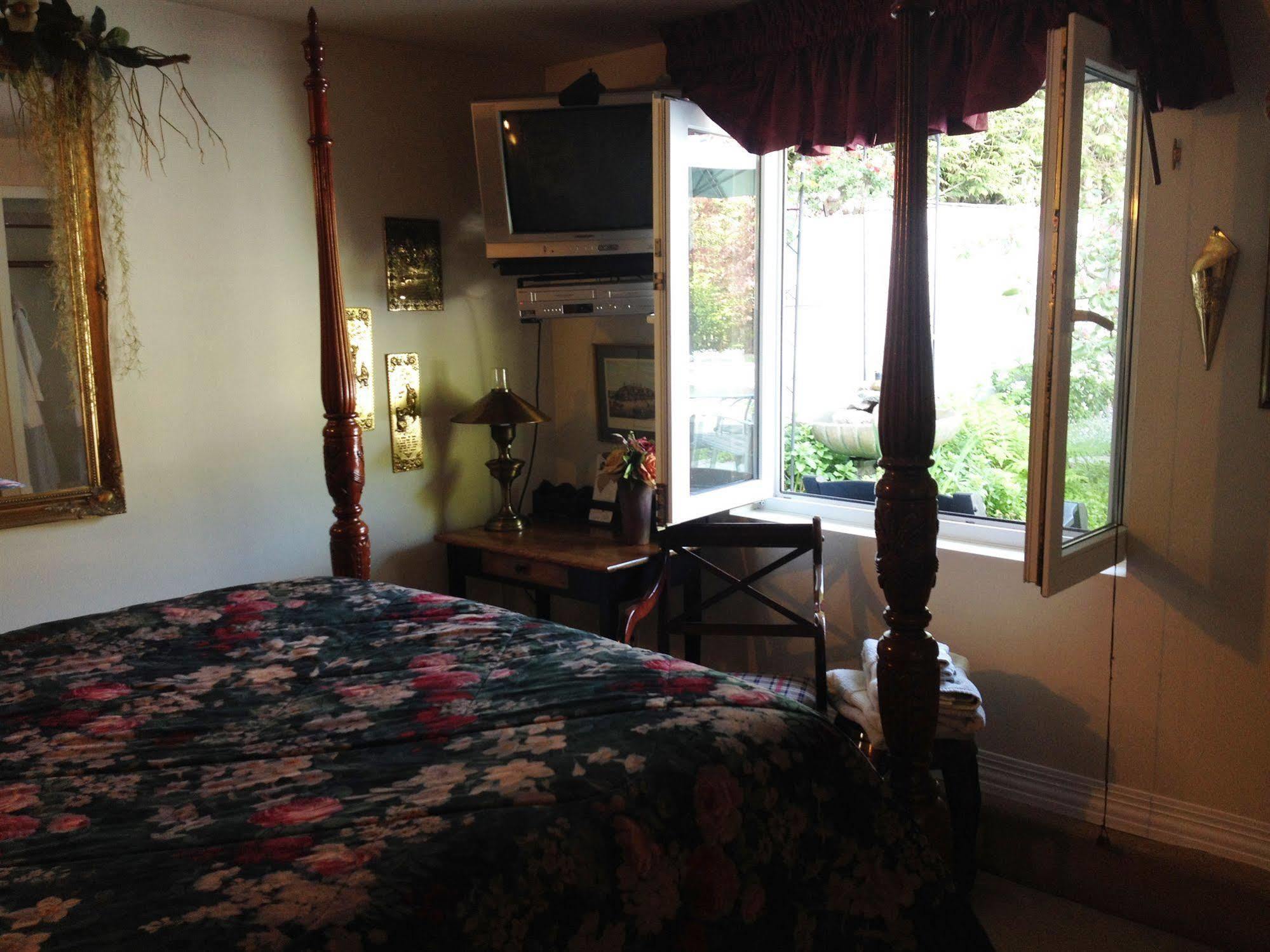 The Stone Hedge Bed And Breakfast Ричмънд Екстериор снимка